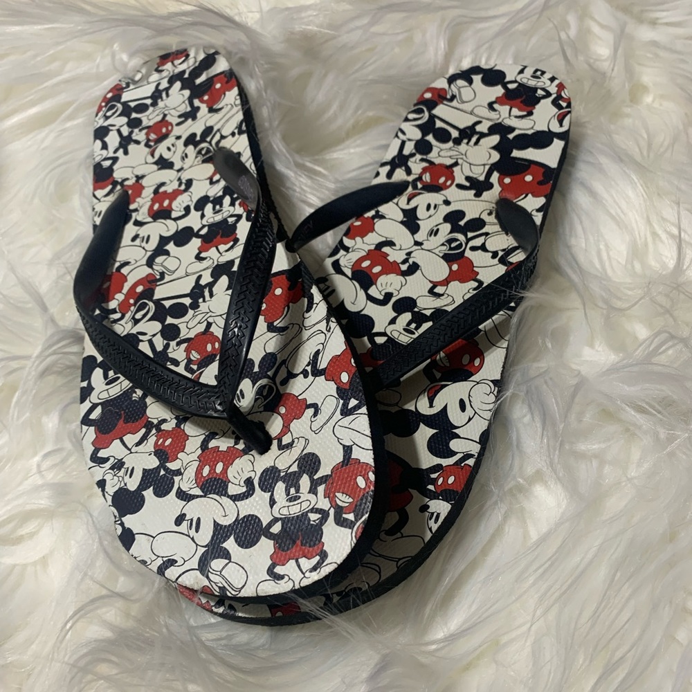 Disney Mickey Mouse flip flops 9/10